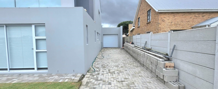 4 Bedroom Property for Sale in Franskraal Western Cape
